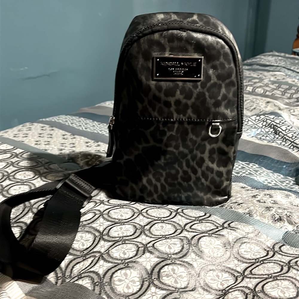 Kendall & Kylie Leopard Print Cross Body Bag W~Attached Coin Purse